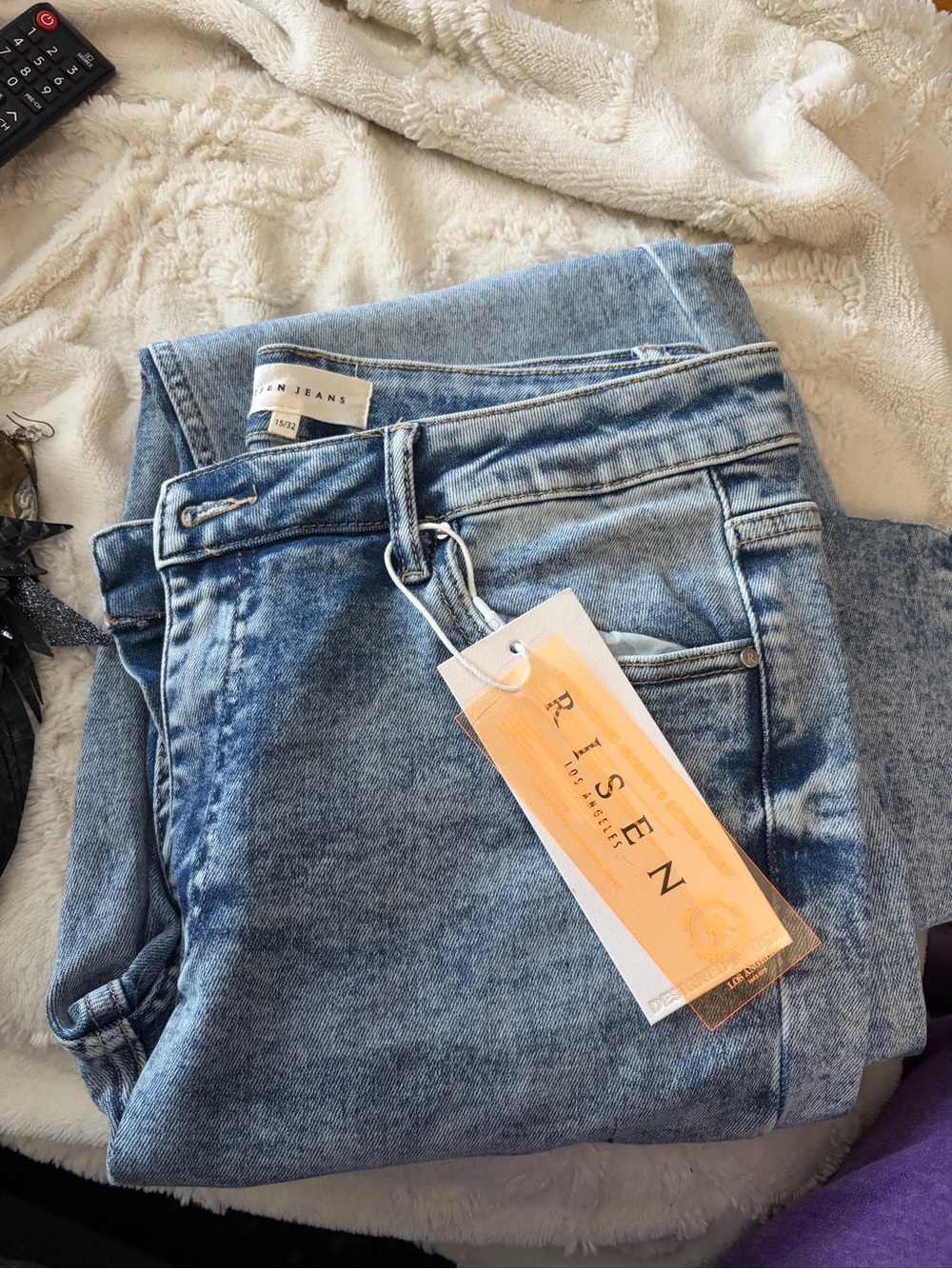Never worn Risen Women's Light Blue Cargo Jeans size 15/32